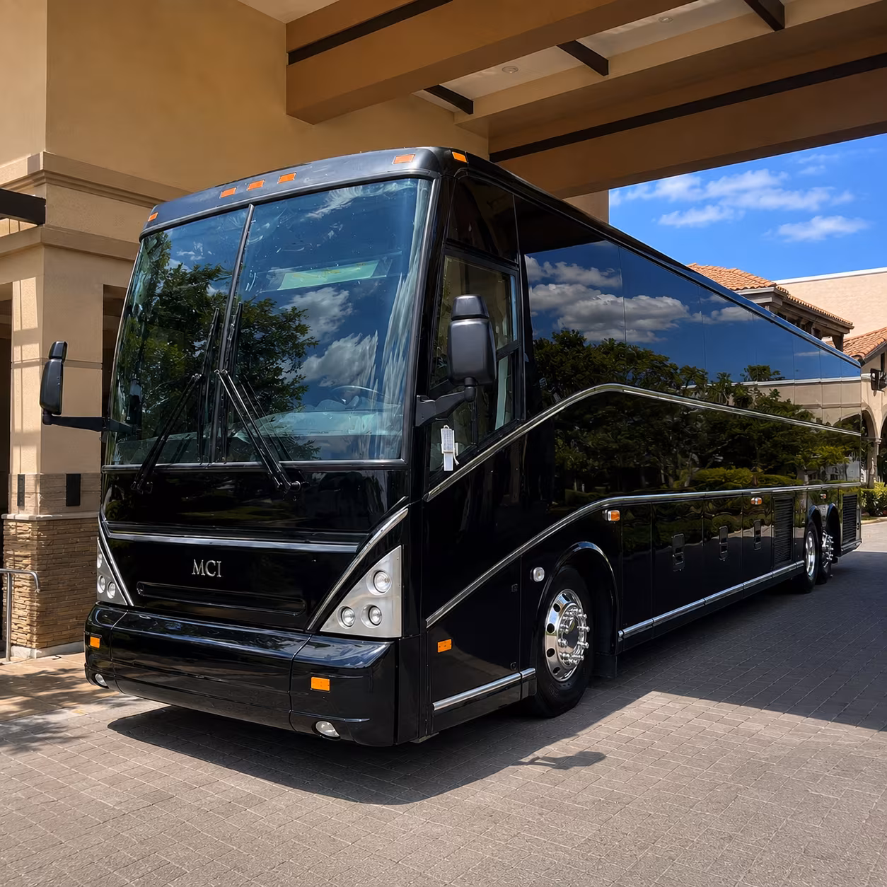 shuttle your group to saratoga race course and spac all summer long